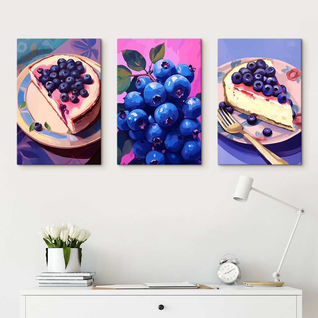 Myrtilles et cheesecake dans un intérieur