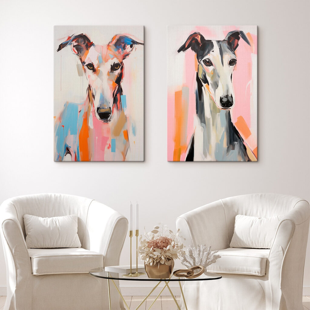Lévriers en couleurs dans un intérieur