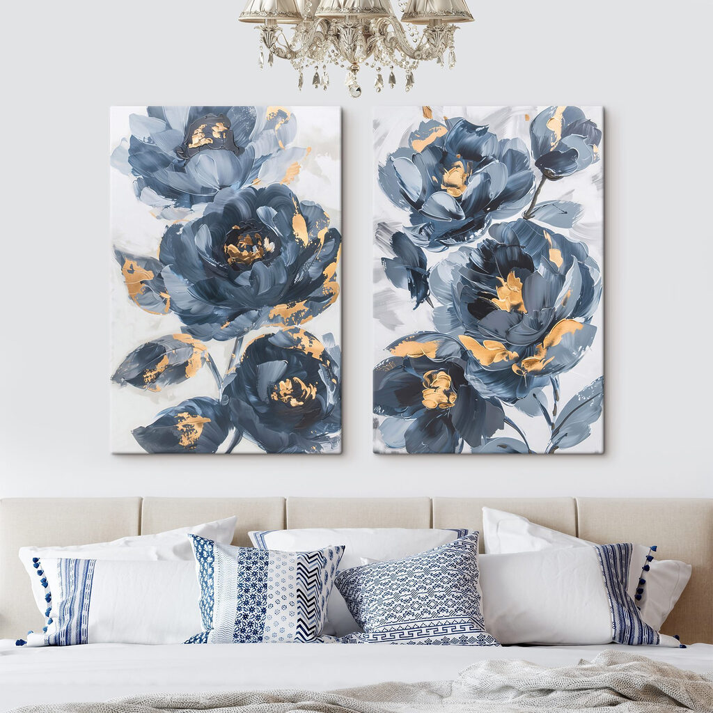 Fleurs bleues rehaussées d’or — intérieur 1
