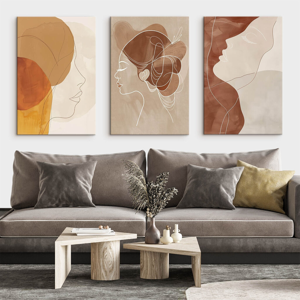 Visages en traits fins dans un intérieur