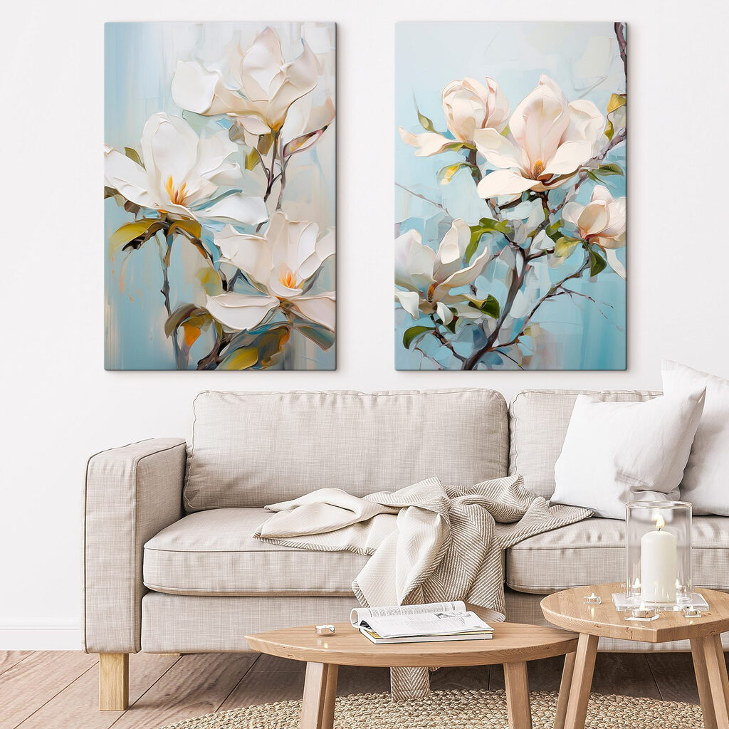 Branches de magnolia blanc dans un intérieur