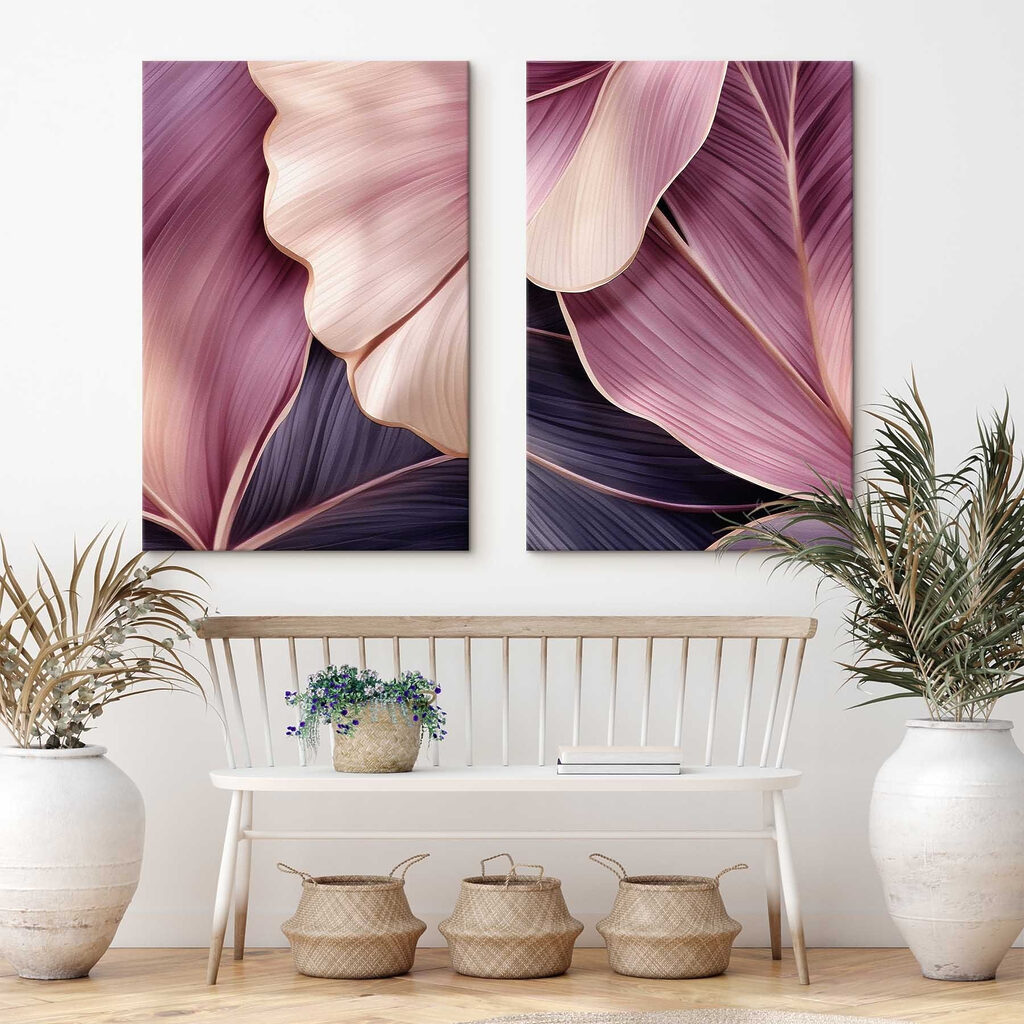 Feuillage rose et mauve dans un intérieur