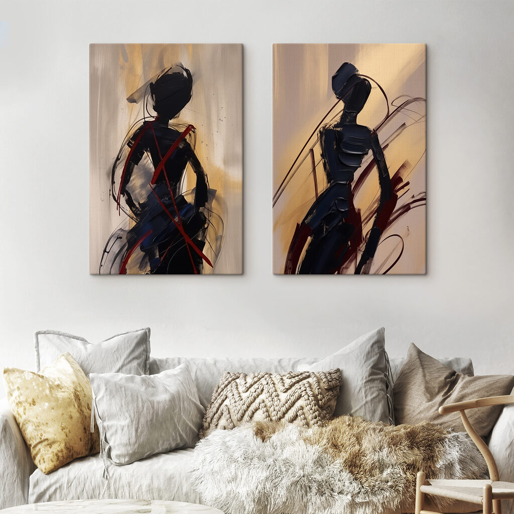 Silhouettes en mouvement dans un intérieur