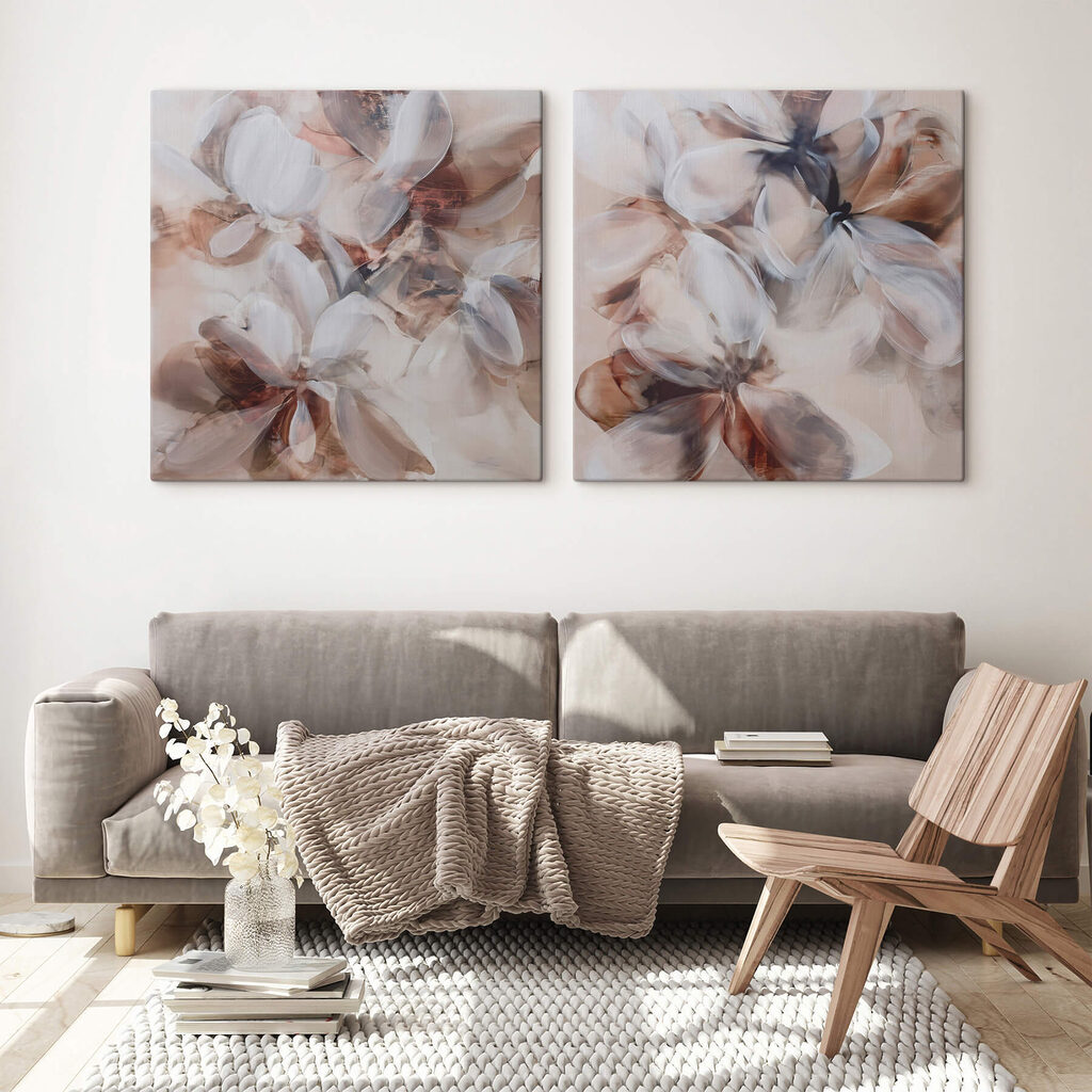 Pétales en mouvement dans un intérieur