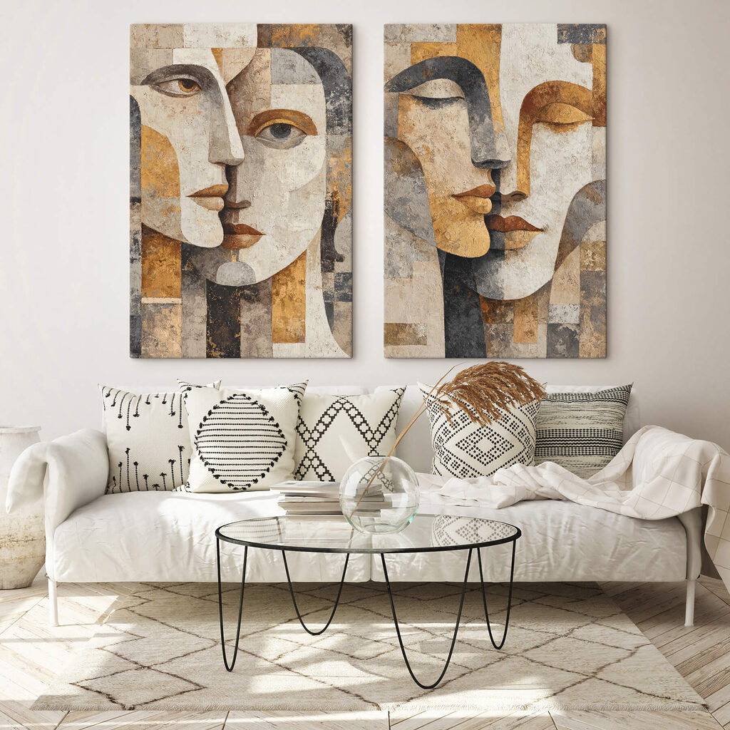 Visages en fragments dans un intérieur