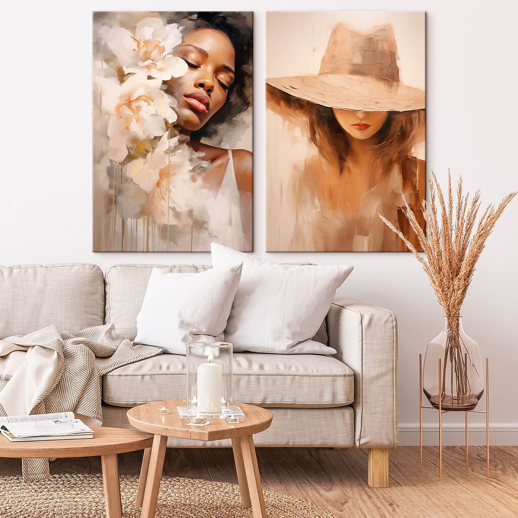 Portraits aux tons sable dans un intérieur