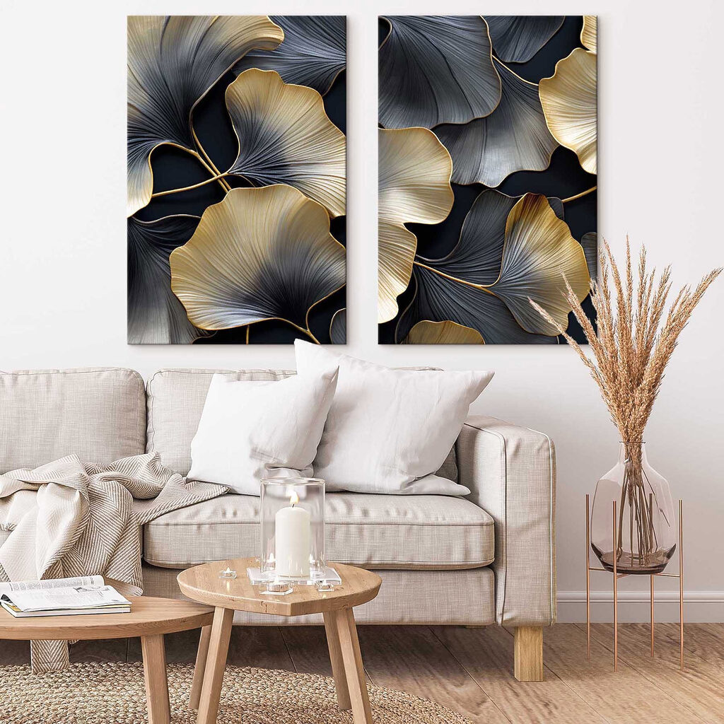 Feuilles sombres et or dans un intérieur