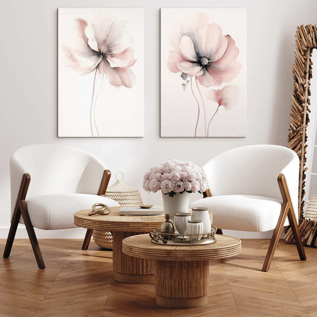 Fleurs aux tiges élancées dans un intérieur