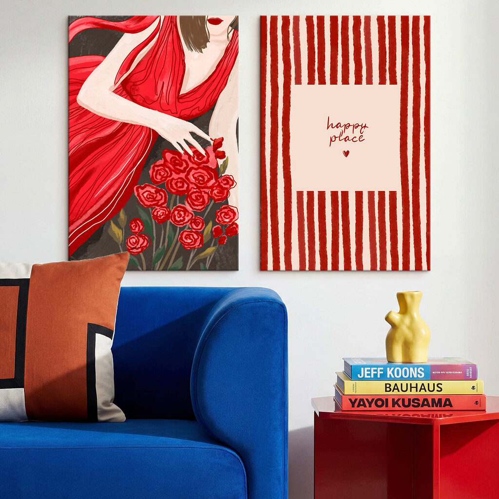 Femme en robe rouge — intérieur 1