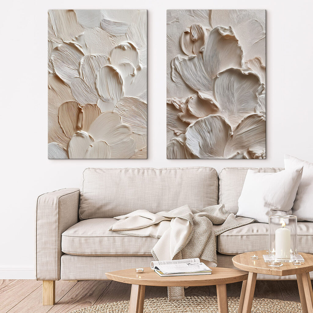Floraison à grands traits dans un intérieur