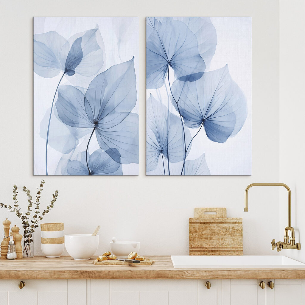 Feuilles translucides bleues dans un intérieur