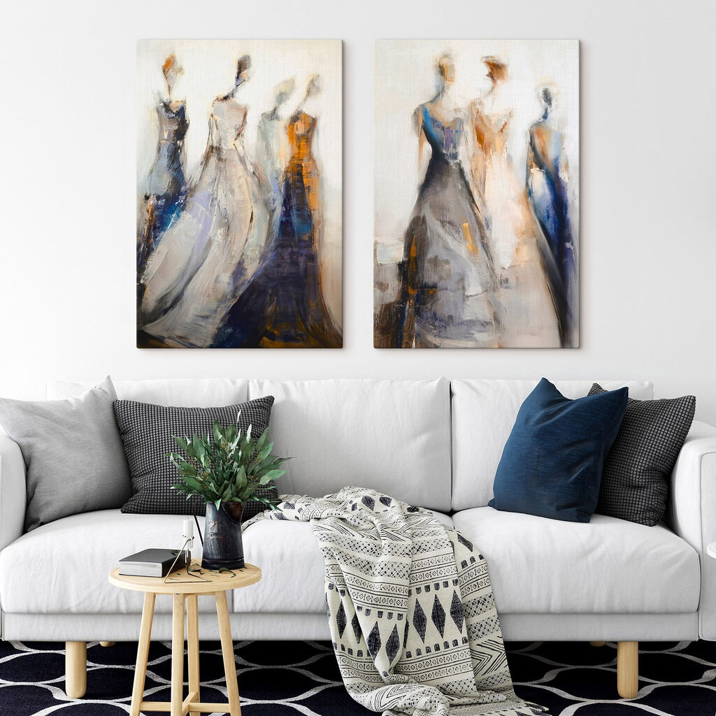 Élégantes en robe longue dans un intérieur