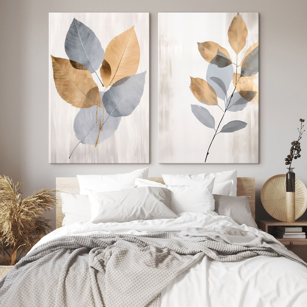 Feuilles aux reflets dorés dans un intérieur