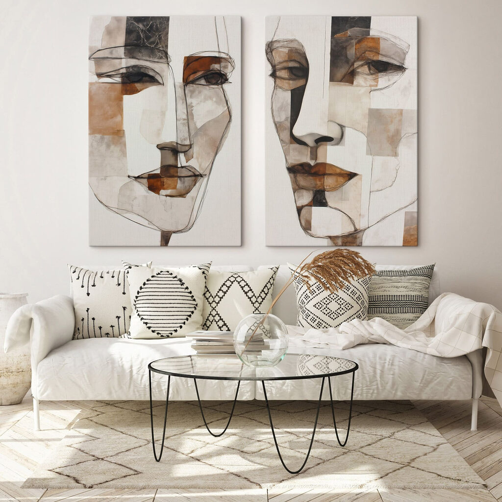 Visages en aplats dans un intérieur