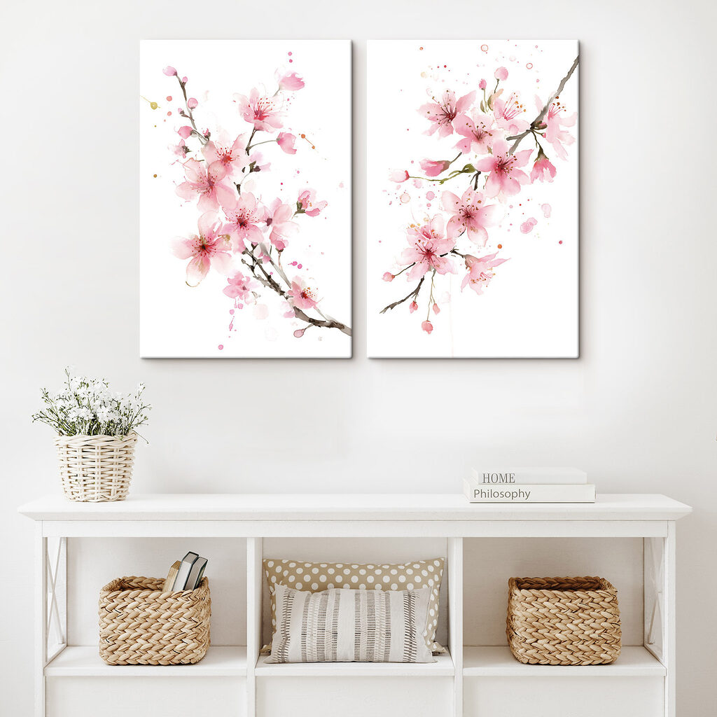 Branches fleuries roses dans un intérieur