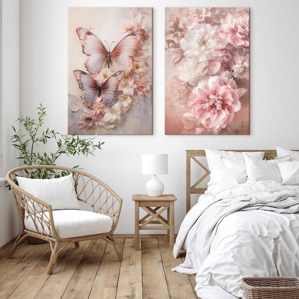 Papillons parmi les fleurs dans un intérieur
