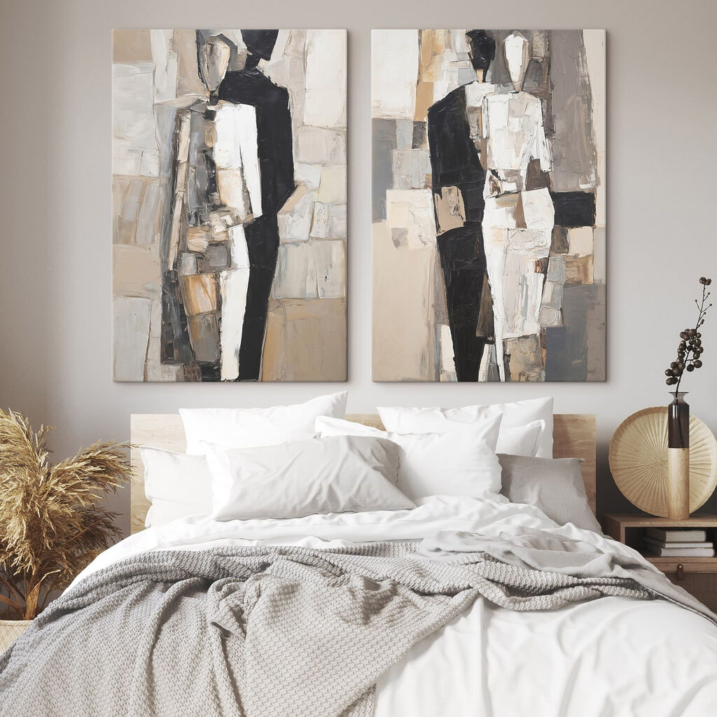 Figures en aplats anguleux dans un intérieur