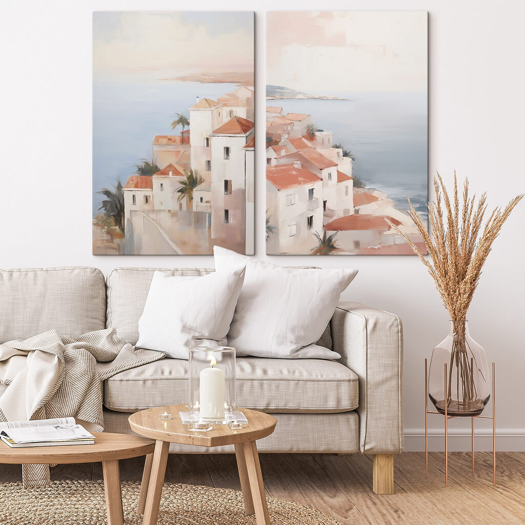 Maisons dominant la mer dans un intérieur