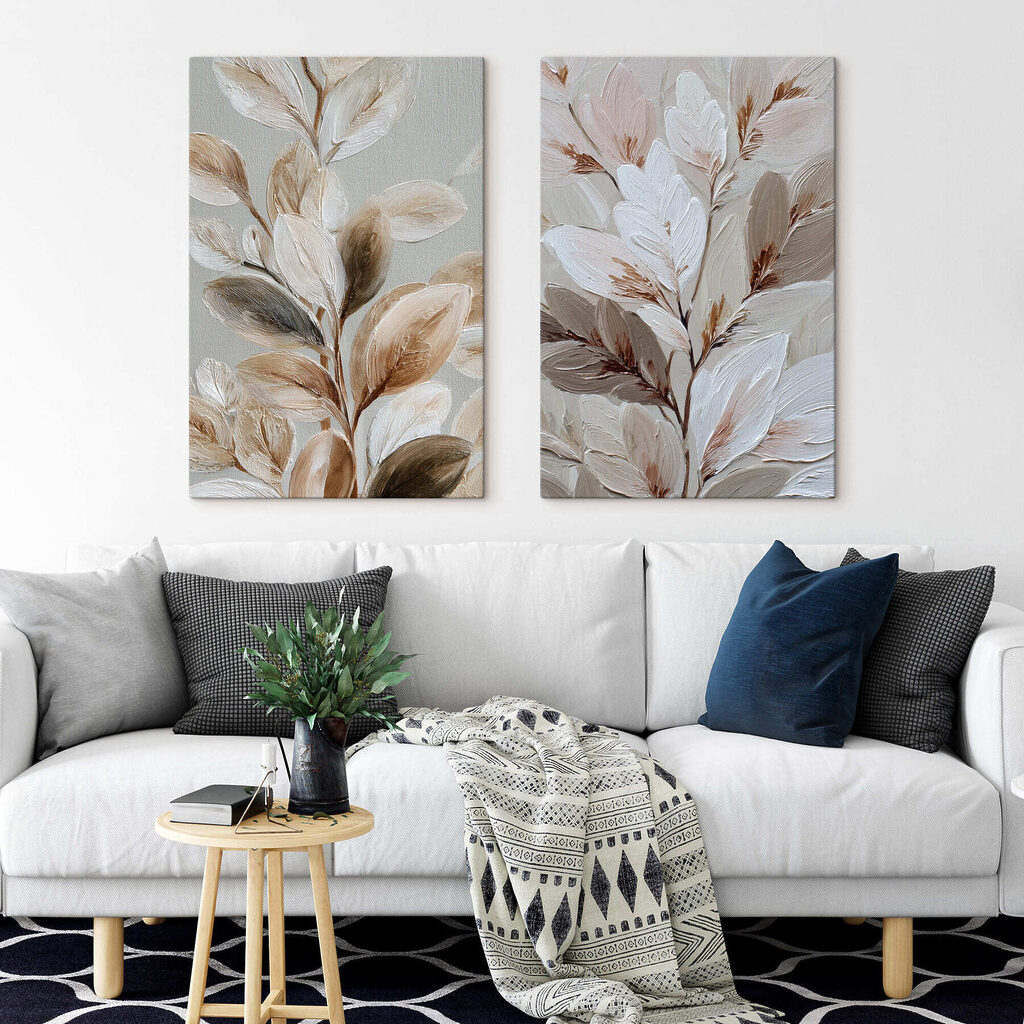 Brindilles blanches et brunes dans un intérieur