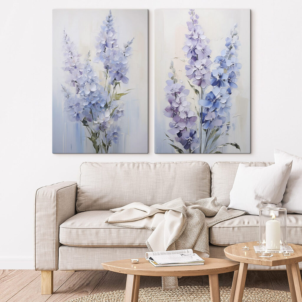 Hautes fleurs mauves dans un intérieur