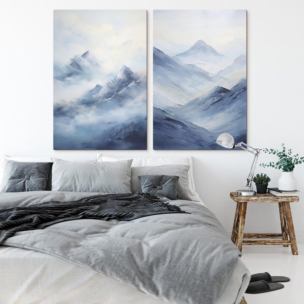 Cimes et brume bleue dans un intérieur