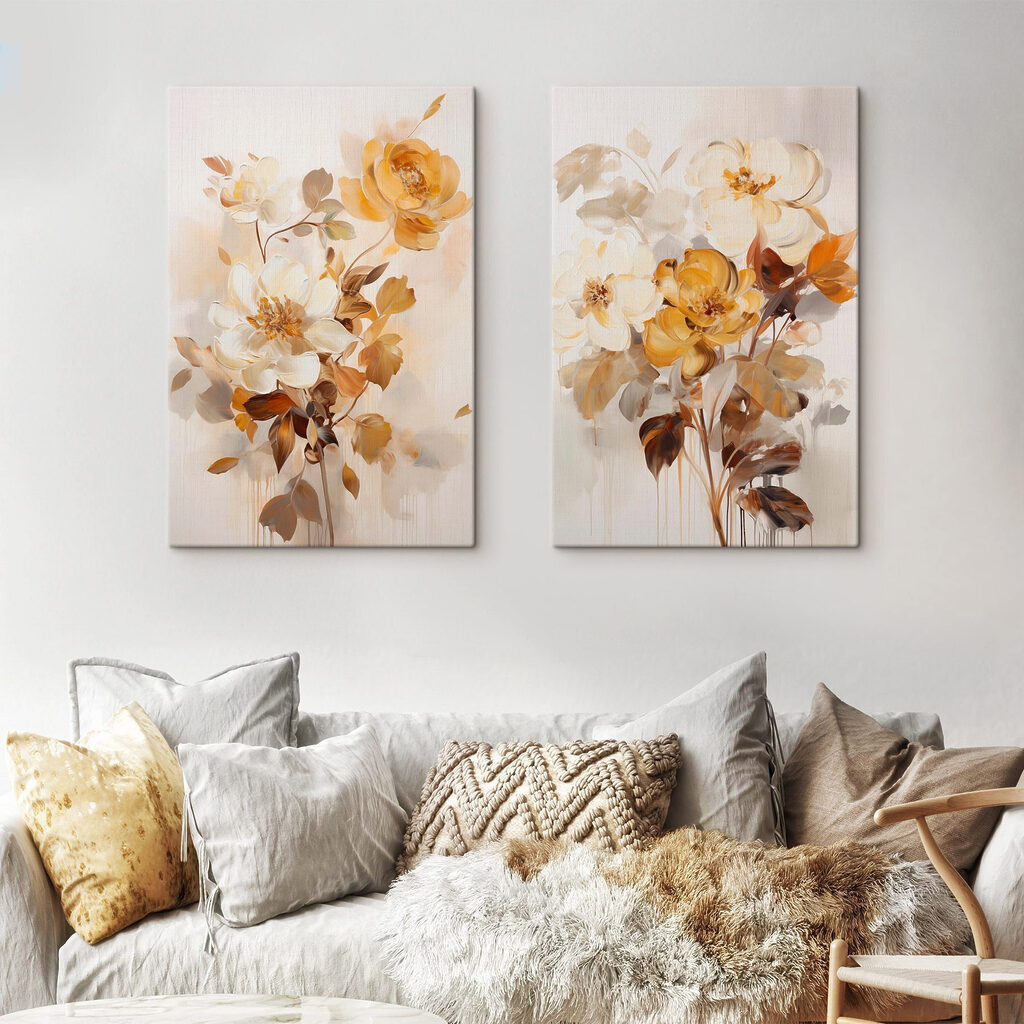 Fleurs dorées sur blanc dans un intérieur