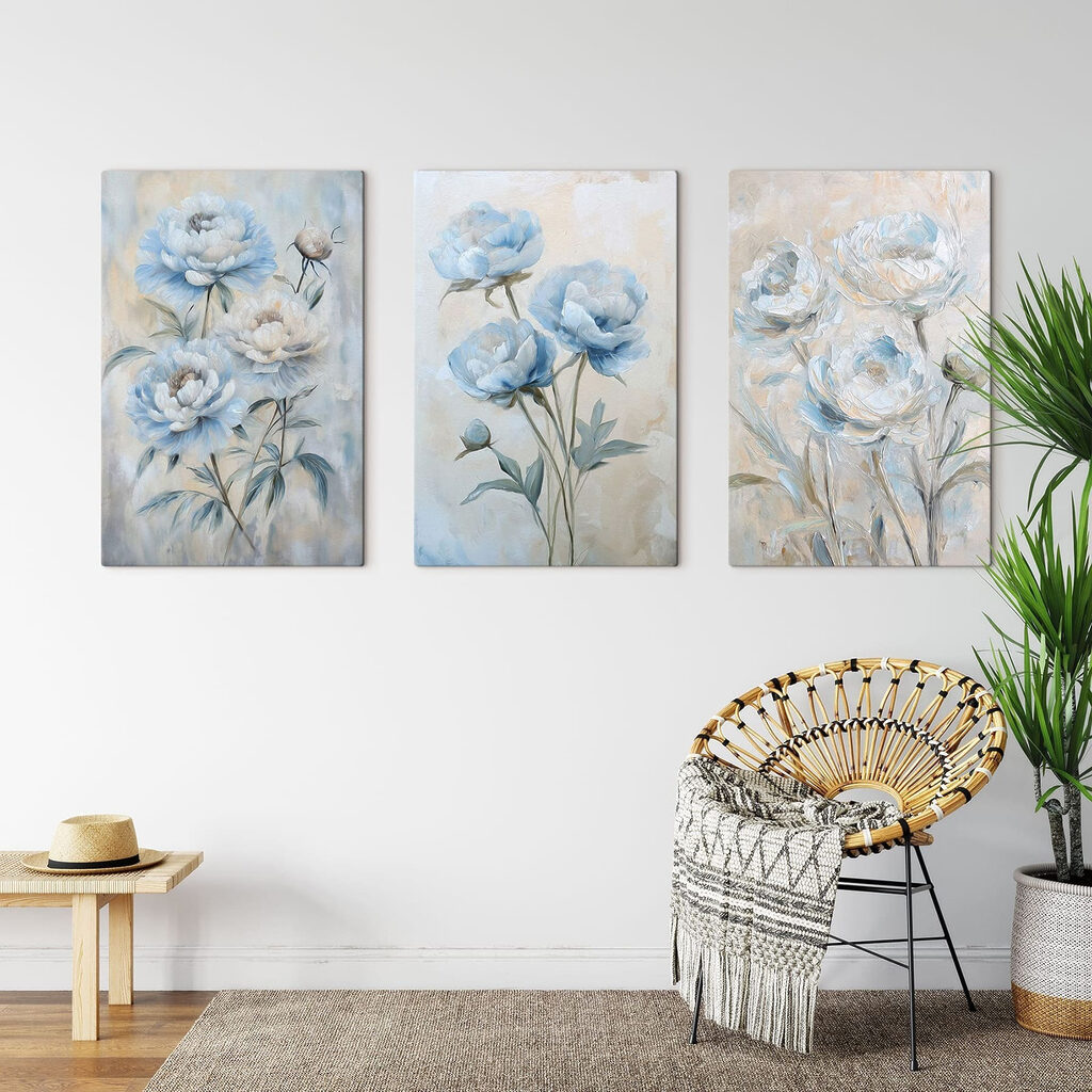 Fleurs bleues au pinceau dans un intérieur