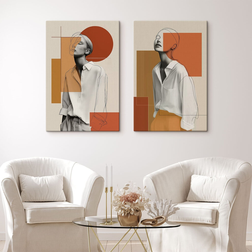 Portraits sur aplats orange dans un intérieur