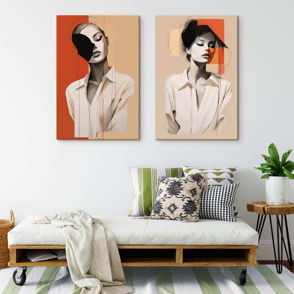 Yeux clos, chemisier blanc dans un intérieur