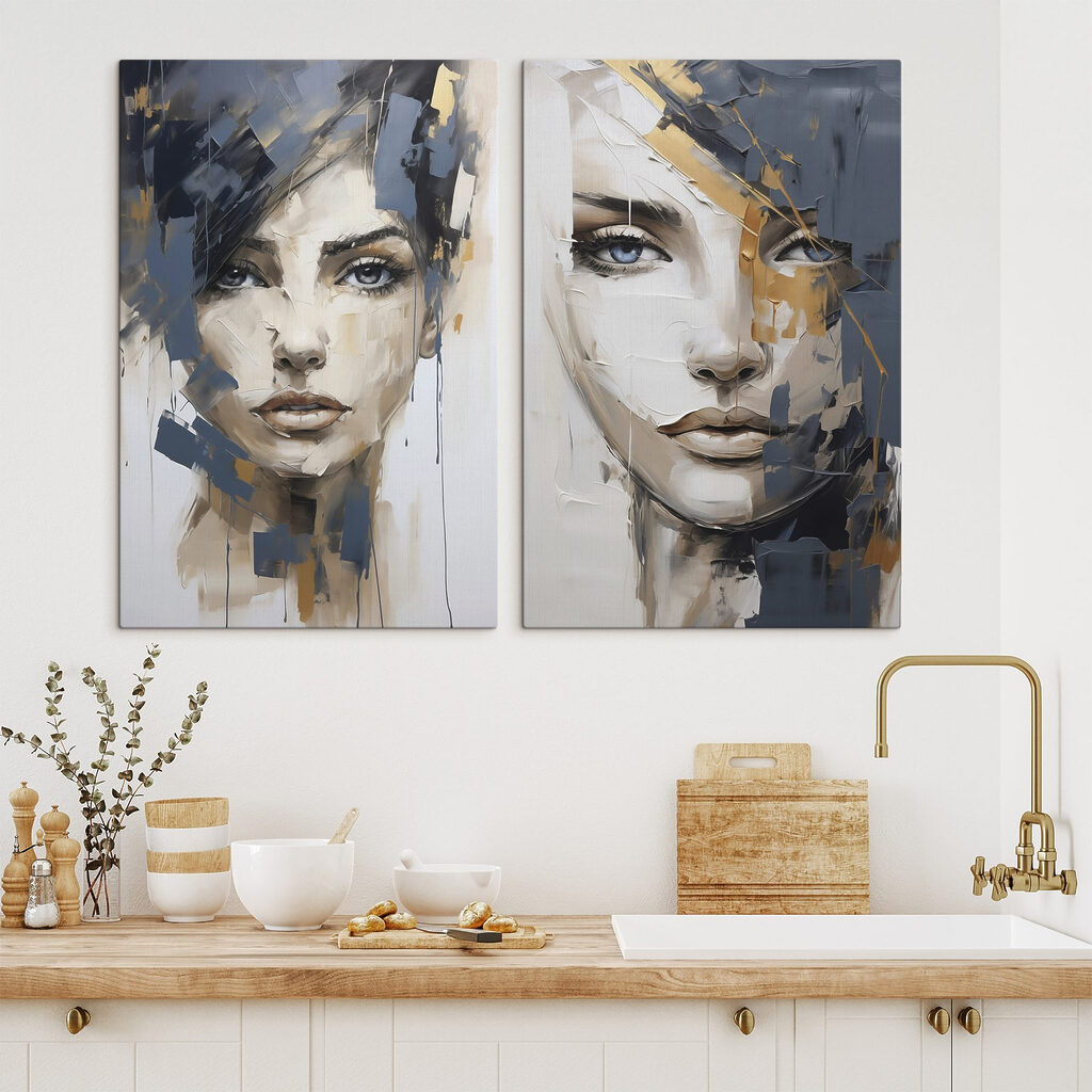 Regard en bleu profond dans un intérieur