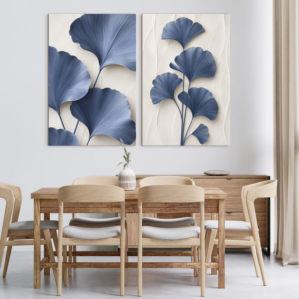 Feuilles bleues en éventail dans un intérieur