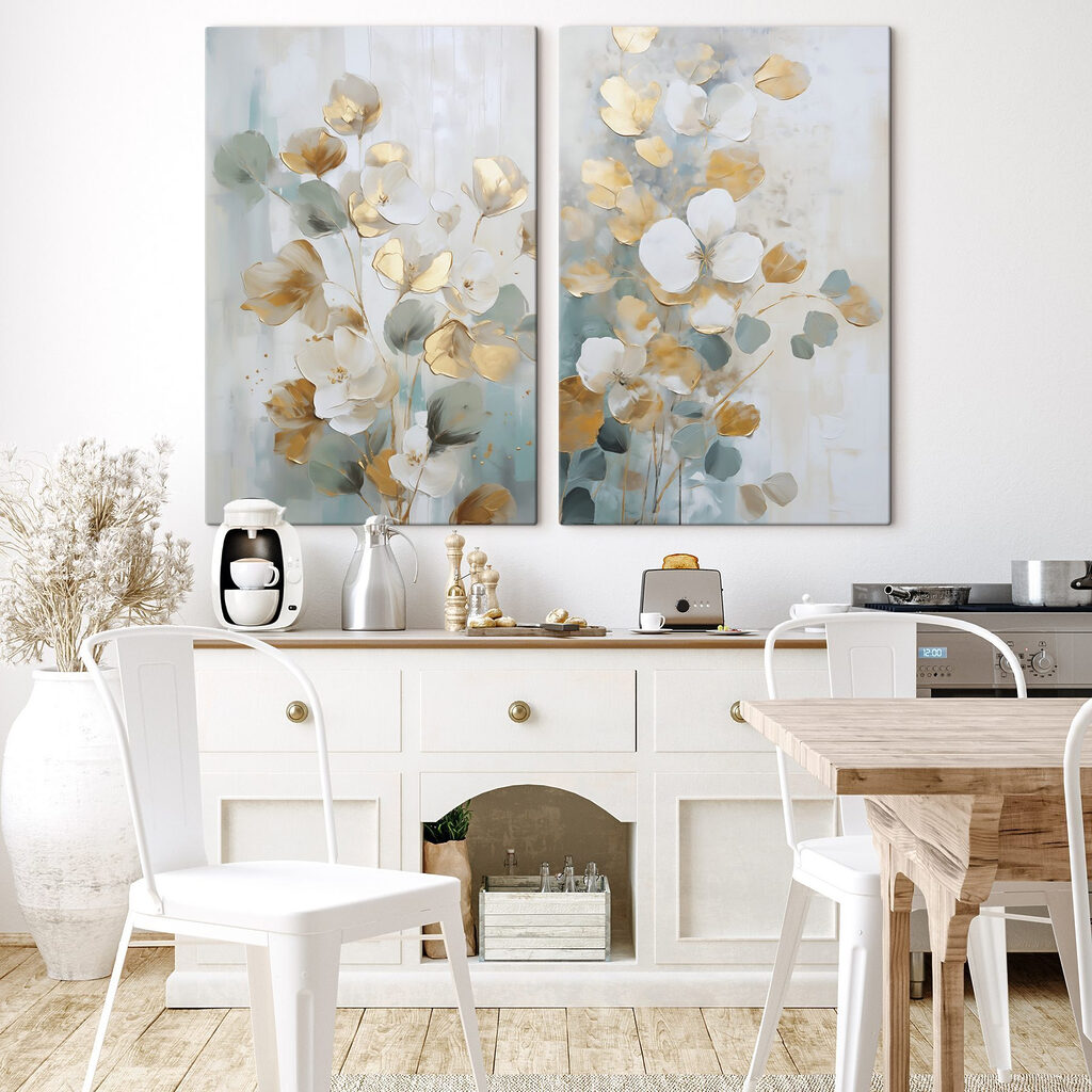 Branches fleuries au matin dans un intérieur