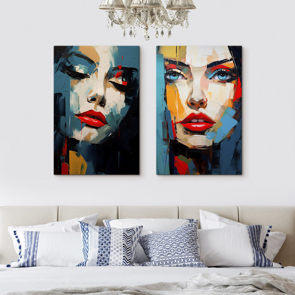 Regards et lèvres rouges dans un intérieur