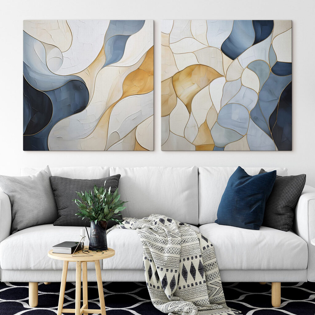 Bleu veiné d’or dans un intérieur