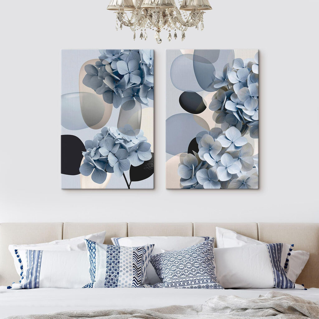 Grappes bleues et cercles dans un intérieur