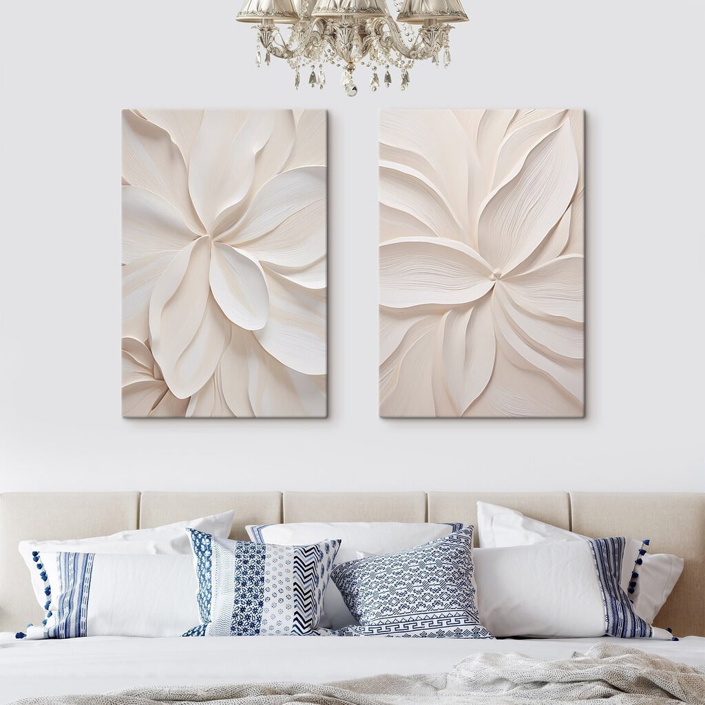 Fleurs aux plis blancs dans un intérieur