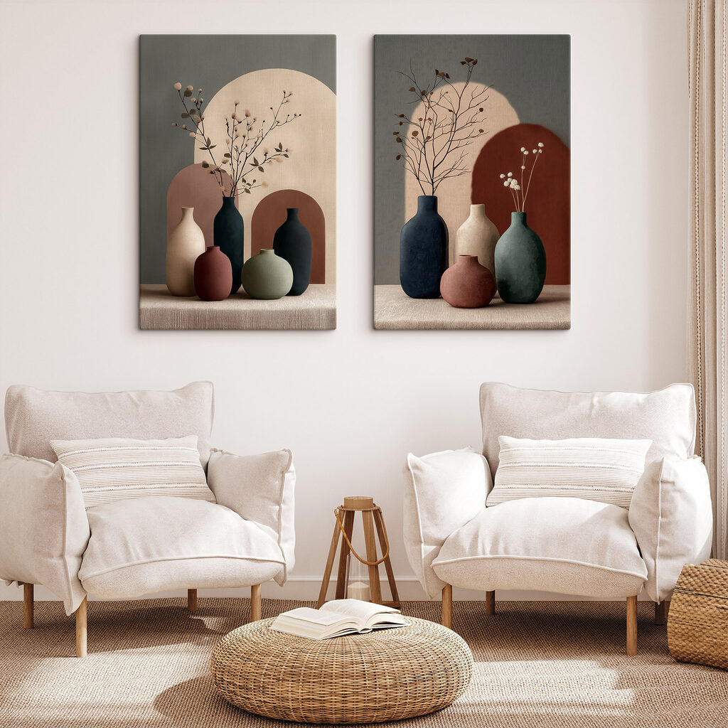 Vases et brindilles dans un intérieur