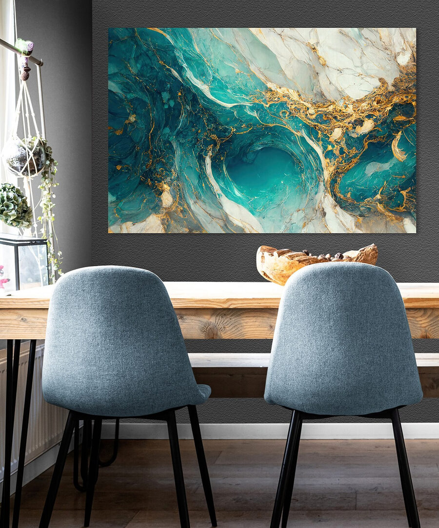 Courant turquoise et or dans un intérieur