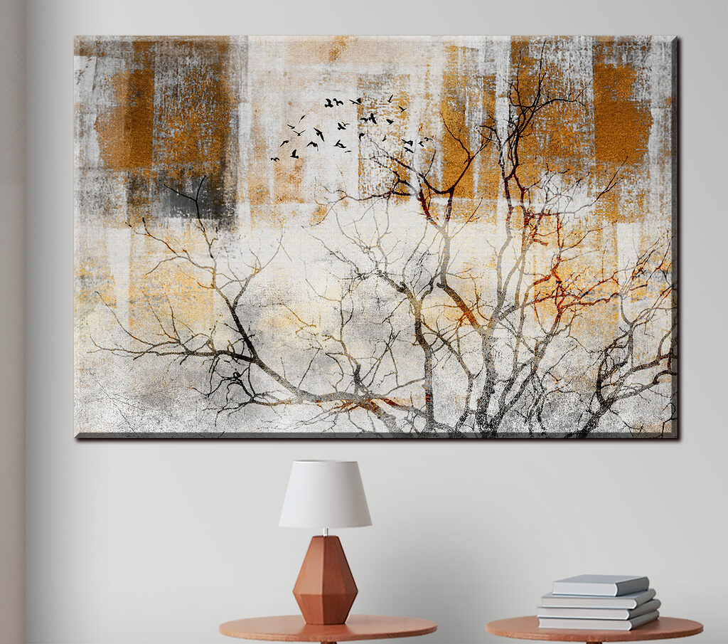 Oiseaux au-dessus des branches dans un intérieur