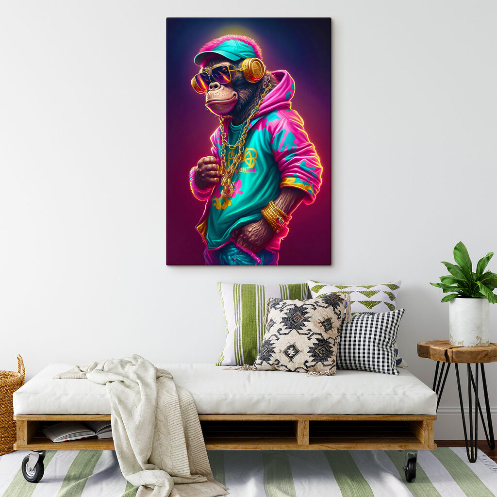 Singe en sweat néon — intérieur 3