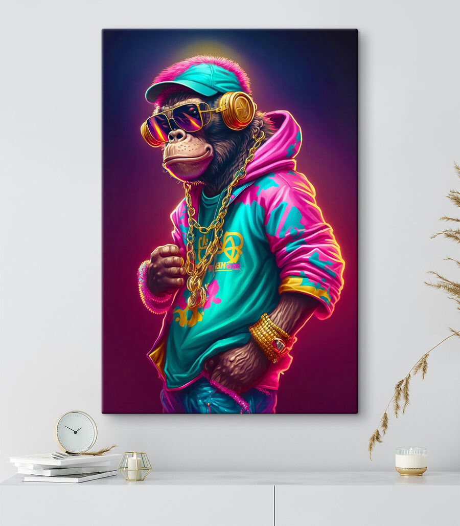 Singe en sweat néon — intérieur 4