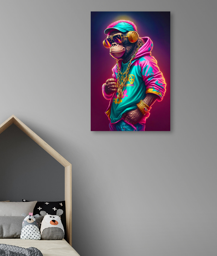 Singe en sweat néon — intérieur 2