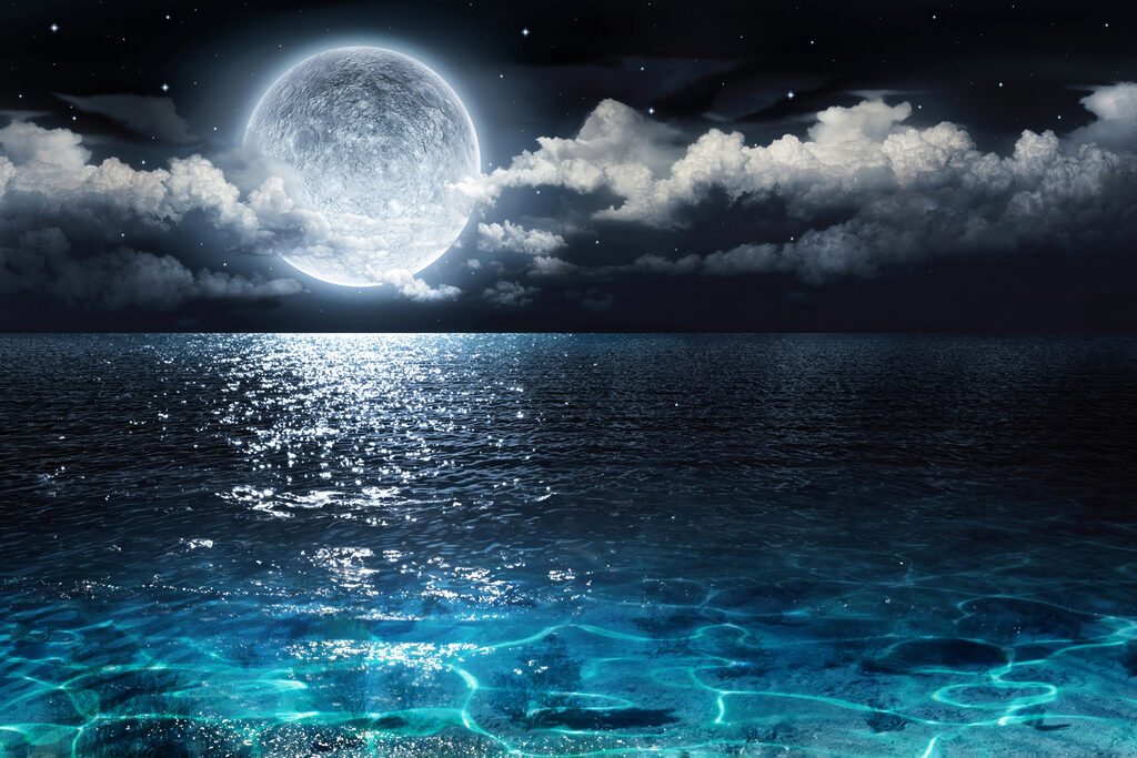 Lune sur l’eau scintillante — motif complet