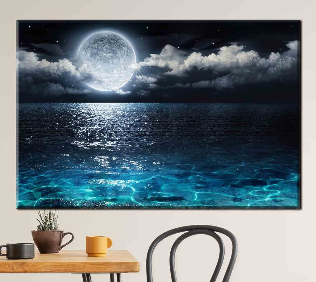 Lune sur l’eau scintillante — intérieur 1
