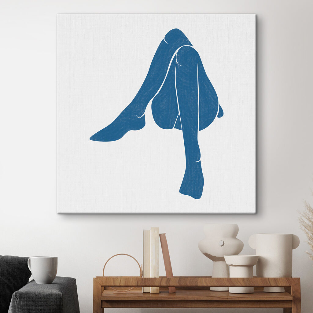 Silhouette assise en bleu — intérieur 1