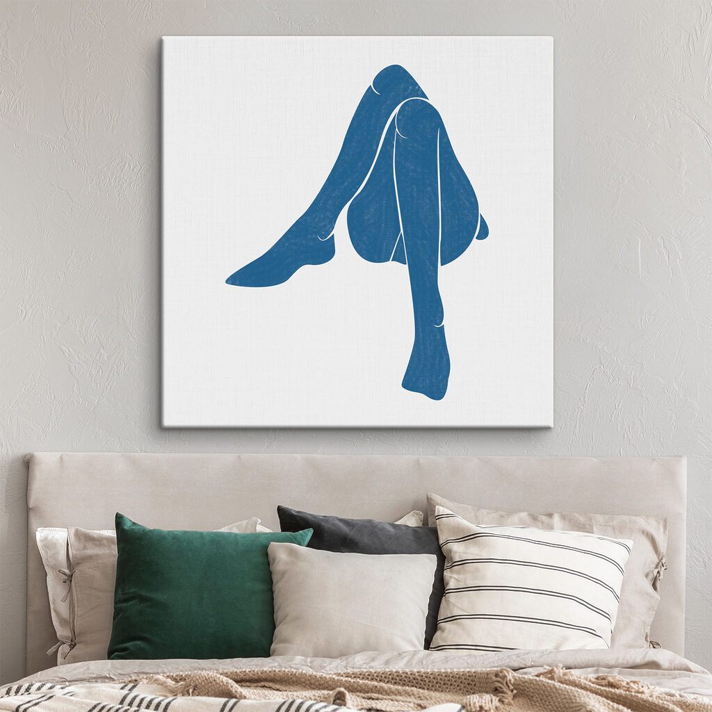 Silhouette assise en bleu — intérieur 2