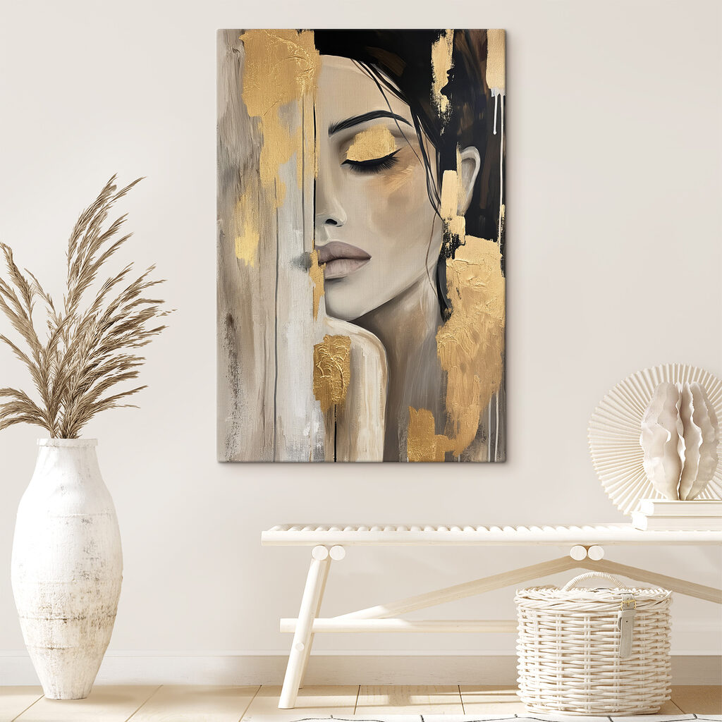 Regard aux tons dorés dans un intérieur