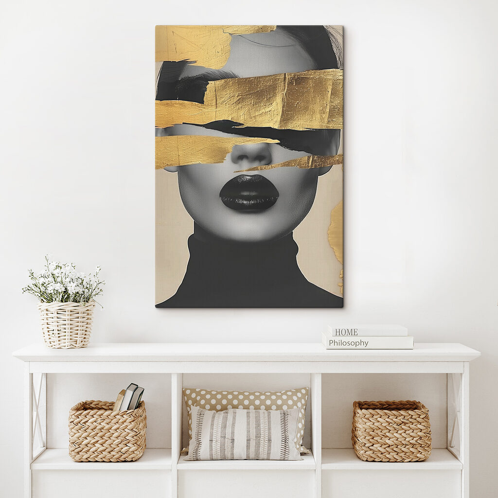 Portrait barré d’or dans un intérieur
