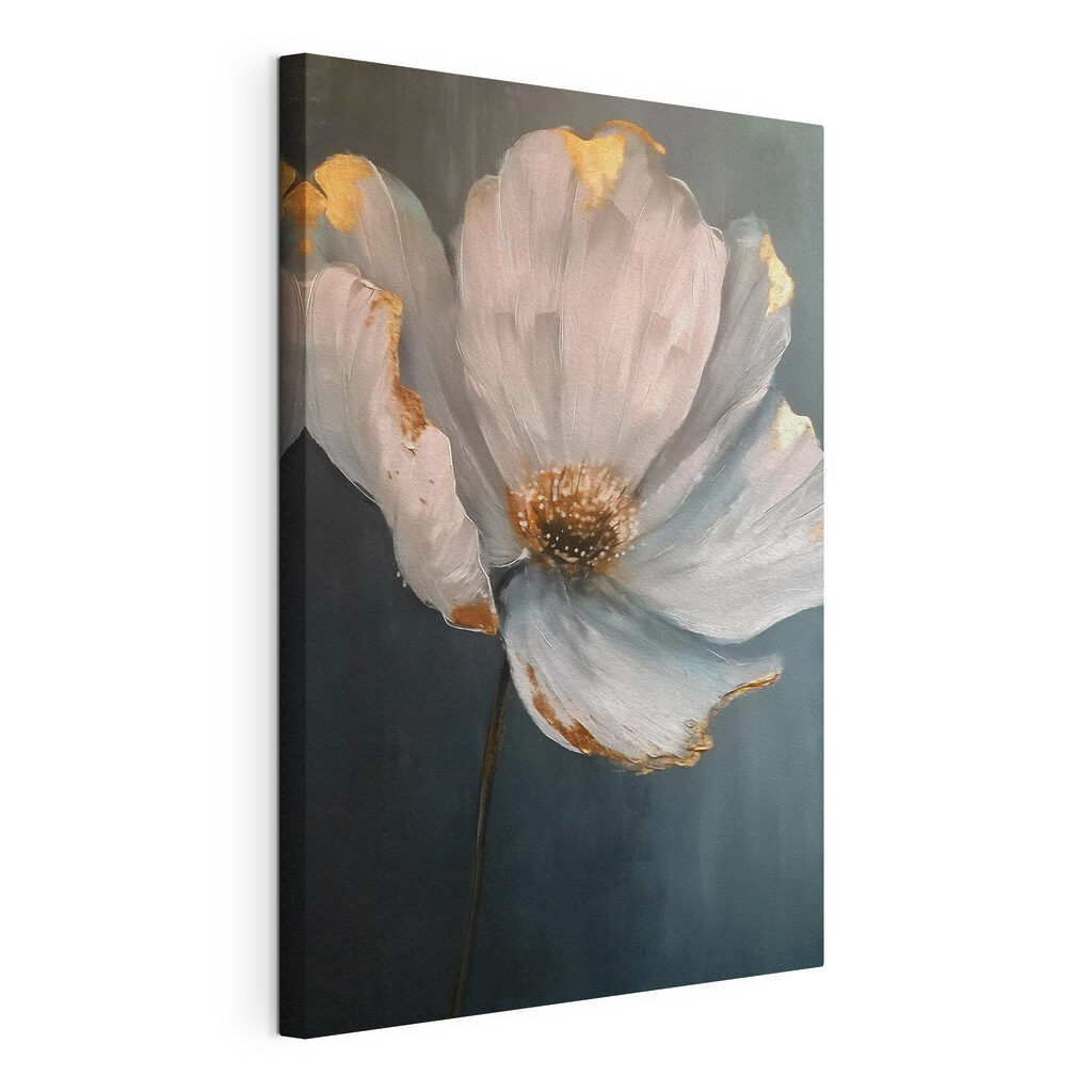 Fleur sur bleu profond, toile tendue et bord enveloppé