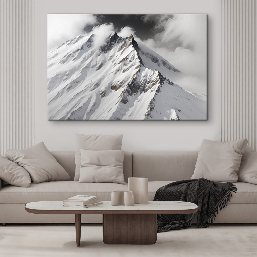 Crête enneigée monochrome — intérieur 1